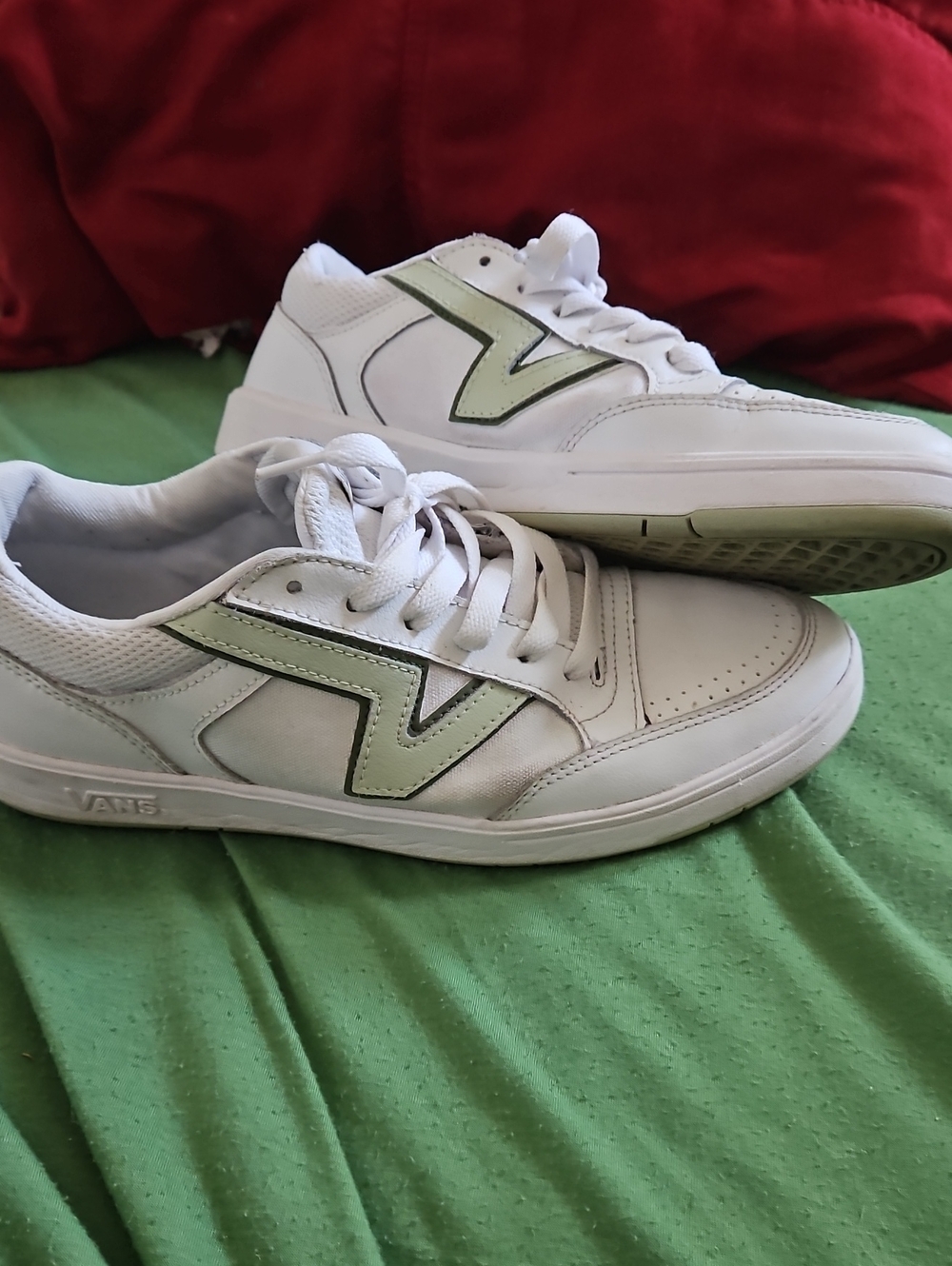 Vans Skateboard Shoes MEN size 9.5..Used But In Good Shape... Lotta Life Left